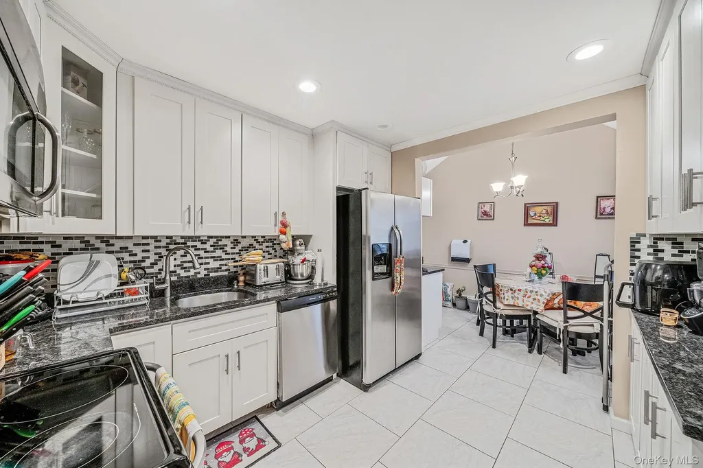 38 Farm Lane Levittown NY 11756