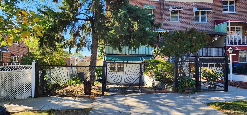 954 E 212th Street Bronx NY 10469