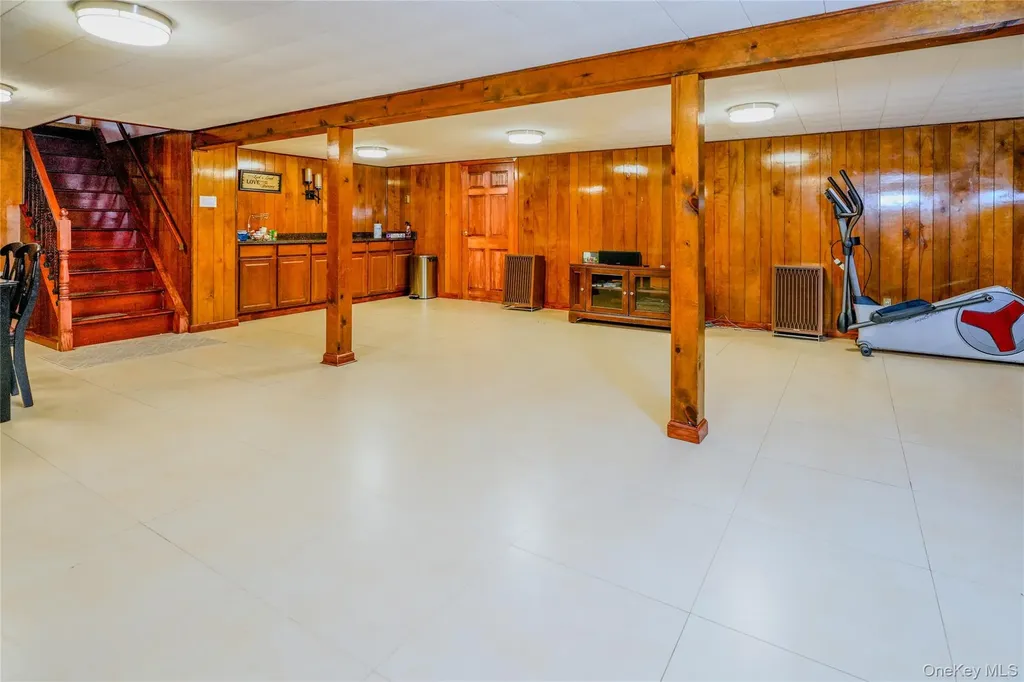 8 Lucille Drive Syosset NY 11791