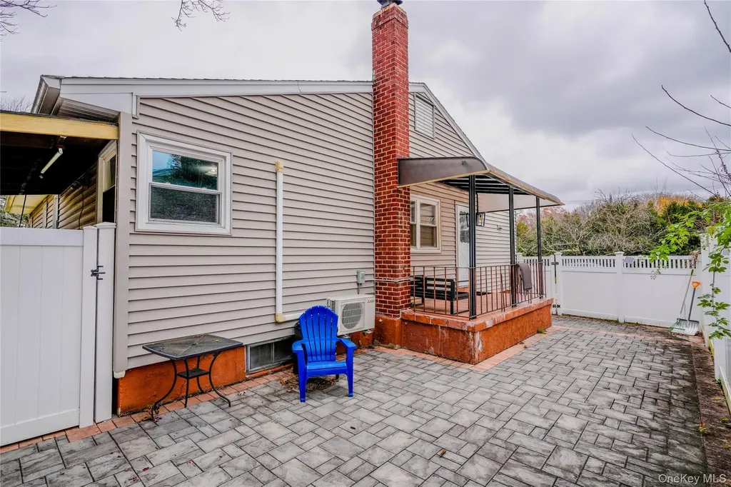 8 Lucille Drive Syosset NY 11791