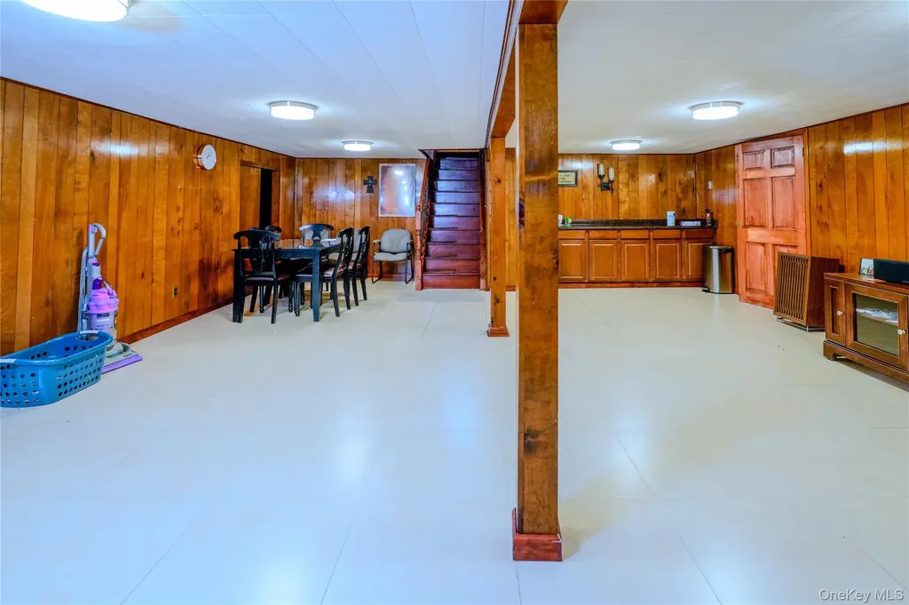 8 Lucille Drive Syosset NY 11791