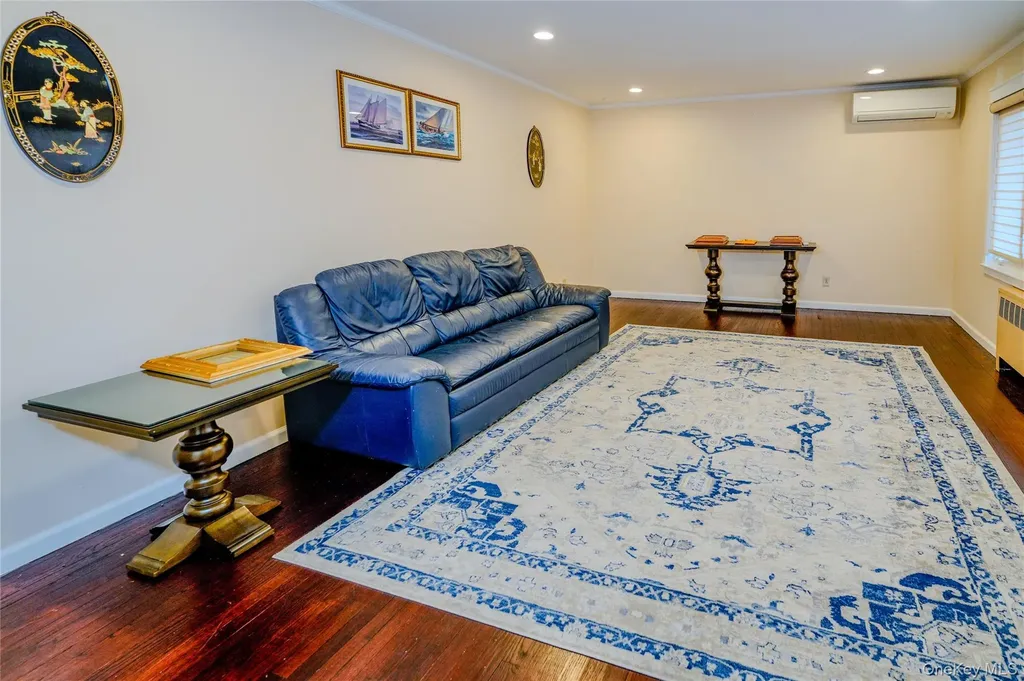 8 Lucille Drive Syosset NY 11791