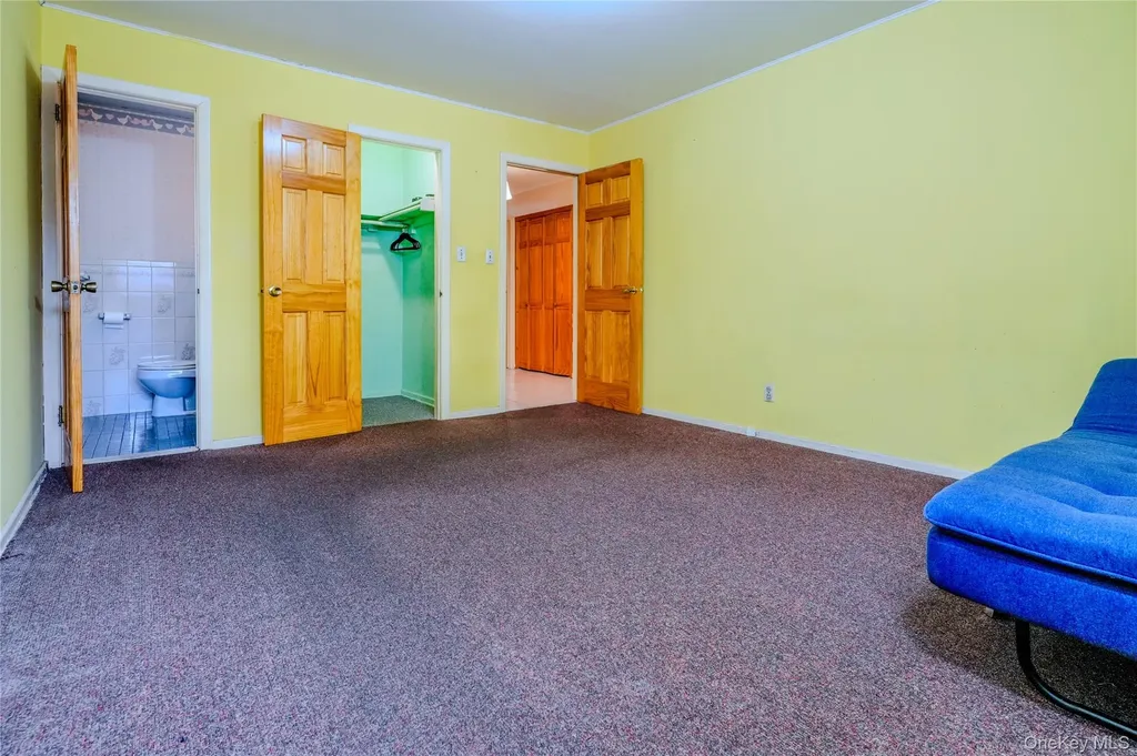 8 Lucille Drive Syosset NY 11791