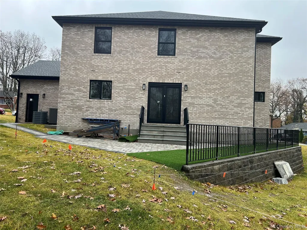 19 Sunlight Hill Yonkers NY 10704