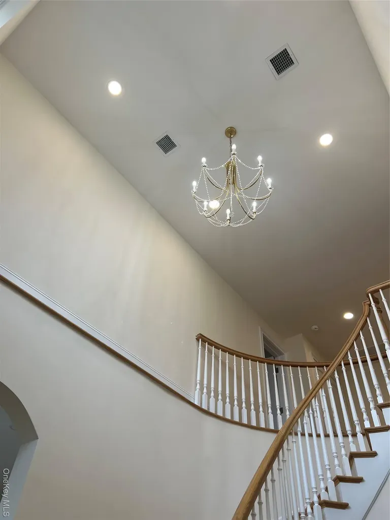 19 Sunlight Hill Yonkers NY 10704