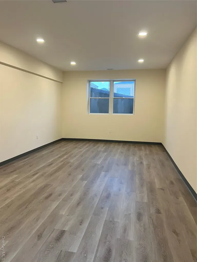 19 Sunlight Hill Yonkers NY 10704