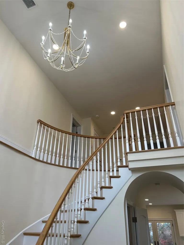 19 Sunlight Hill Yonkers NY 10704