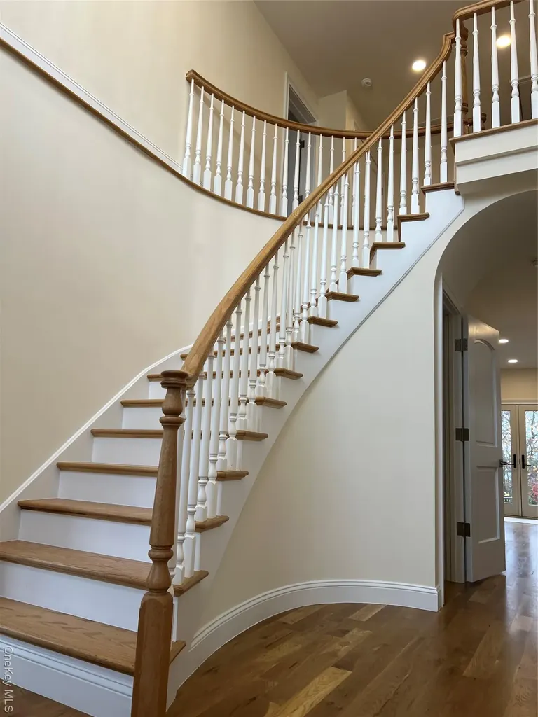 19 Sunlight Hill Yonkers NY 10704