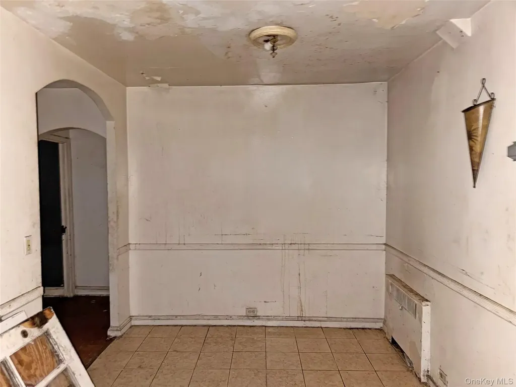 4077 Seton Avenue Bronx NY 10466