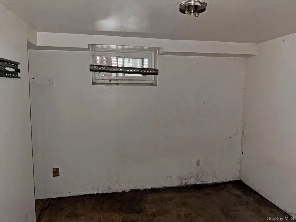 4077 Seton Avenue Bronx NY 10466