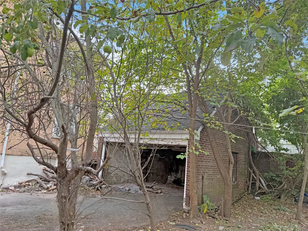 4077 Seton Avenue Bronx NY 10466