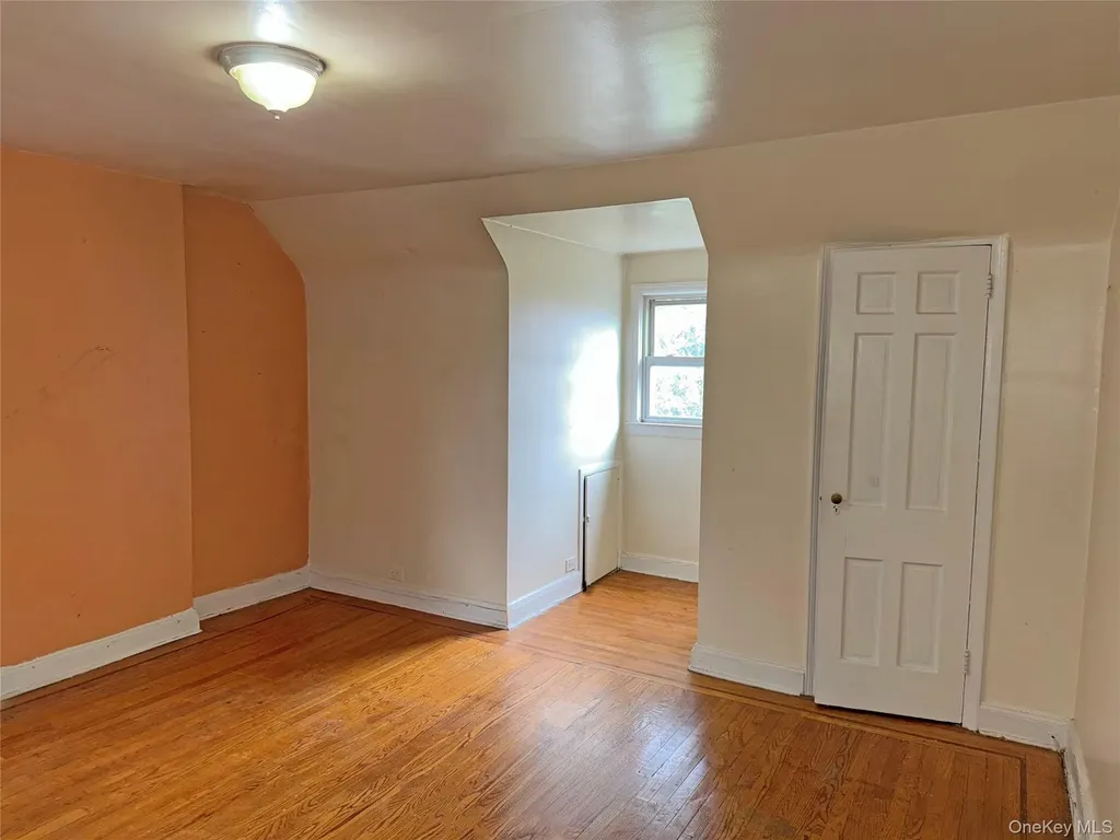 4077 Seton Avenue Bronx NY 10466