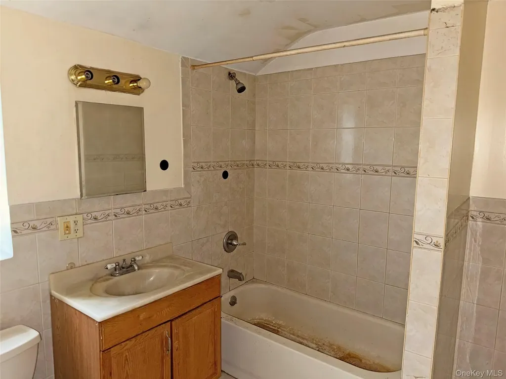 4077 Seton Avenue Bronx NY 10466