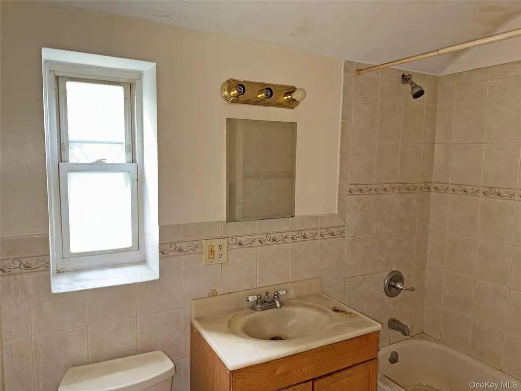 4077 Seton Avenue Bronx NY 10466