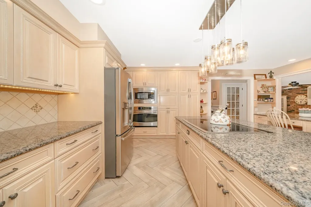 17 Thide Court Smithtown NY 11787