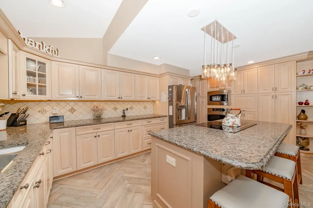 17 Thide Court Smithtown NY 11787