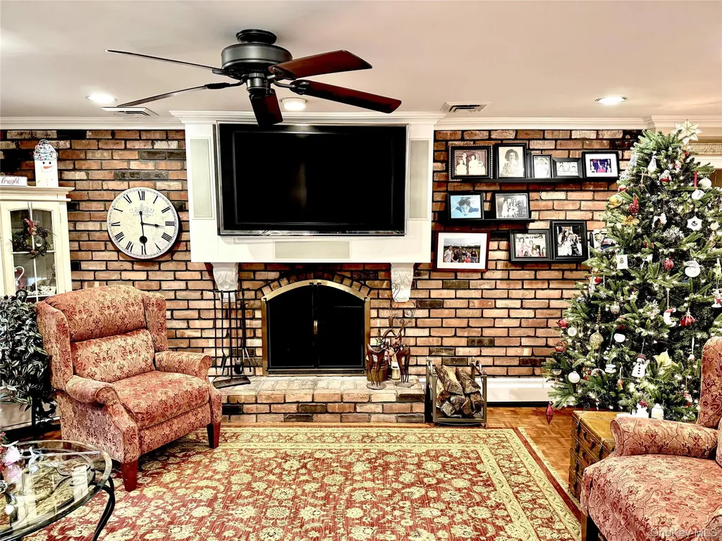 17 Thide Court Smithtown NY 11787