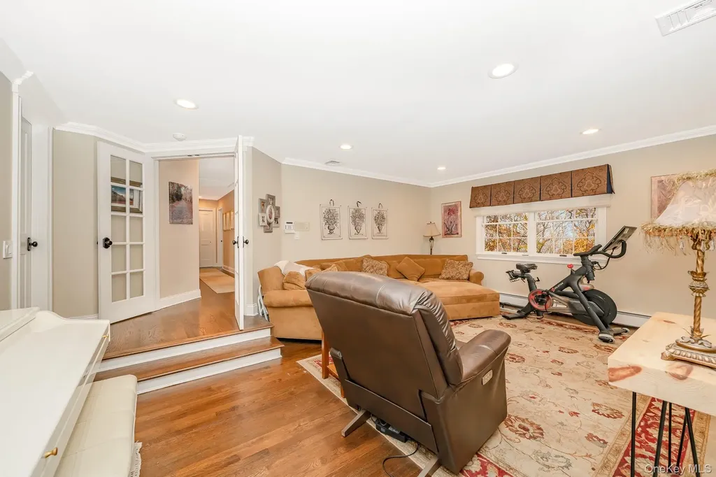 17 Thide Court Smithtown NY 11787