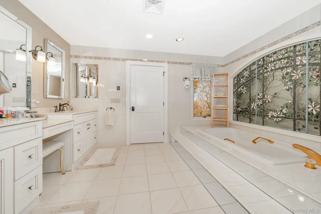 17 Thide Court Smithtown NY 11787