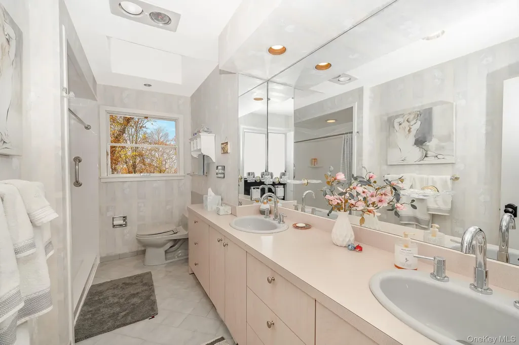 17 Thide Court Smithtown NY 11787