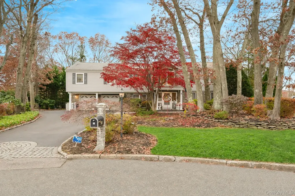 17 Thide Court Smithtown NY 11787