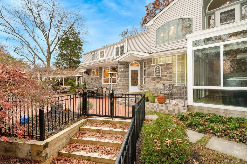 17 Thide Court Smithtown NY 11787