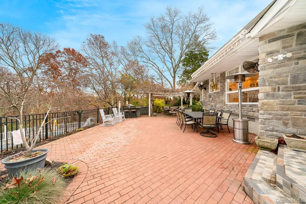 17 Thide Court Smithtown NY 11787