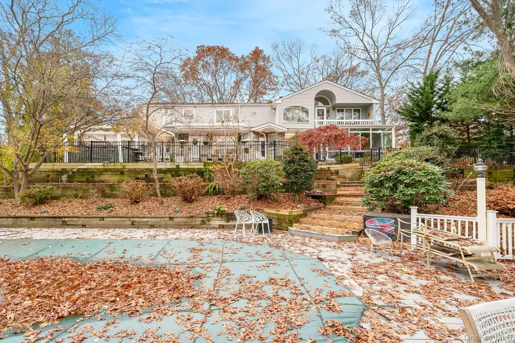 17 Thide Court Smithtown NY 11787