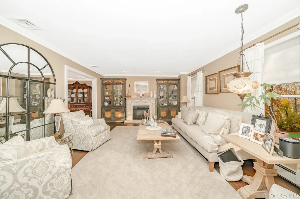 17 Thide Court Smithtown NY 11787