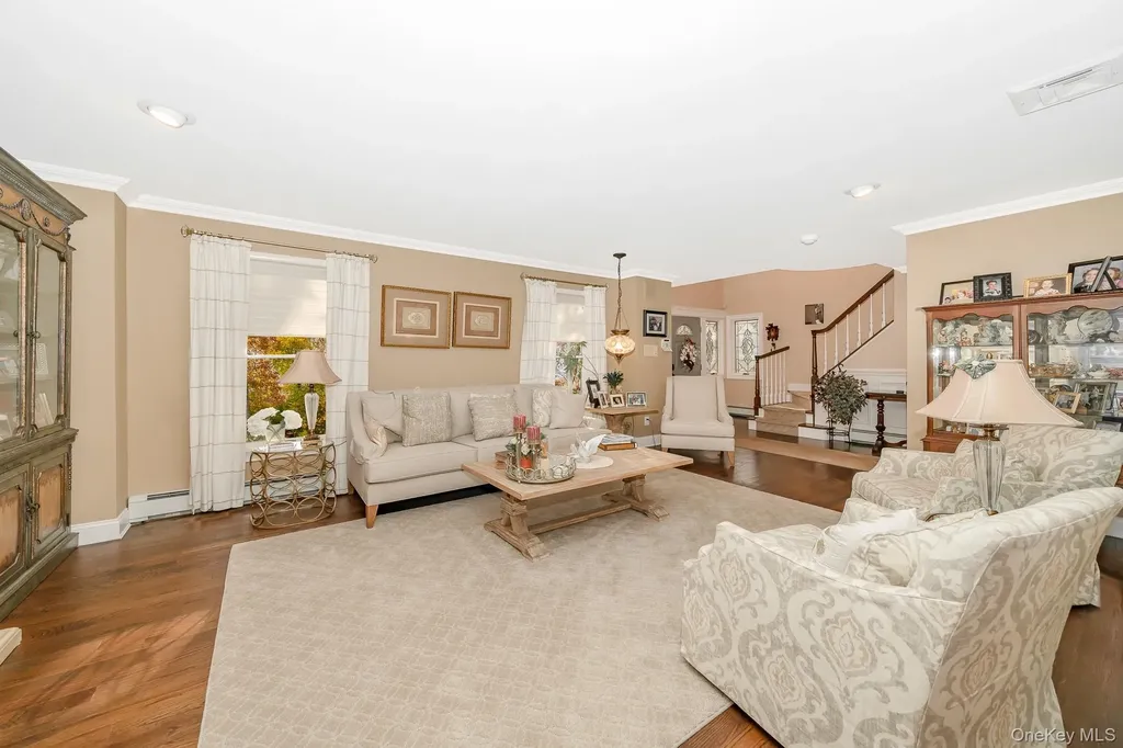 17 Thide Court Smithtown NY 11787