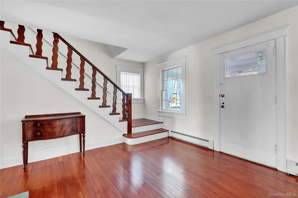 31 Hiawatha Drive Brightwaters NY 11718
