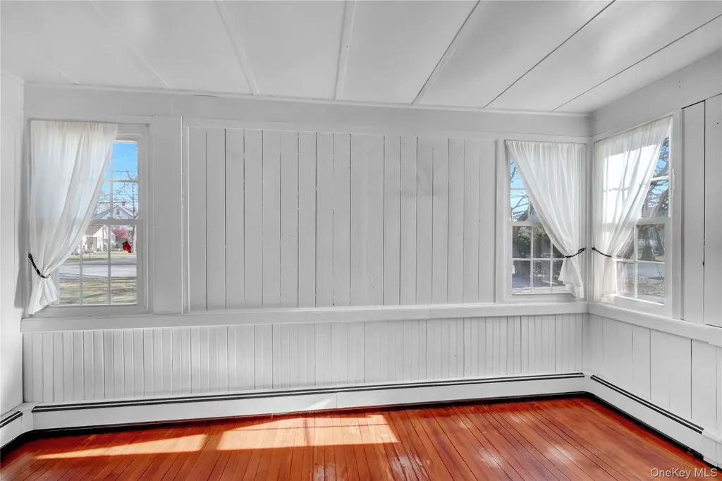 31 Hiawatha Drive Brightwaters NY 11718
