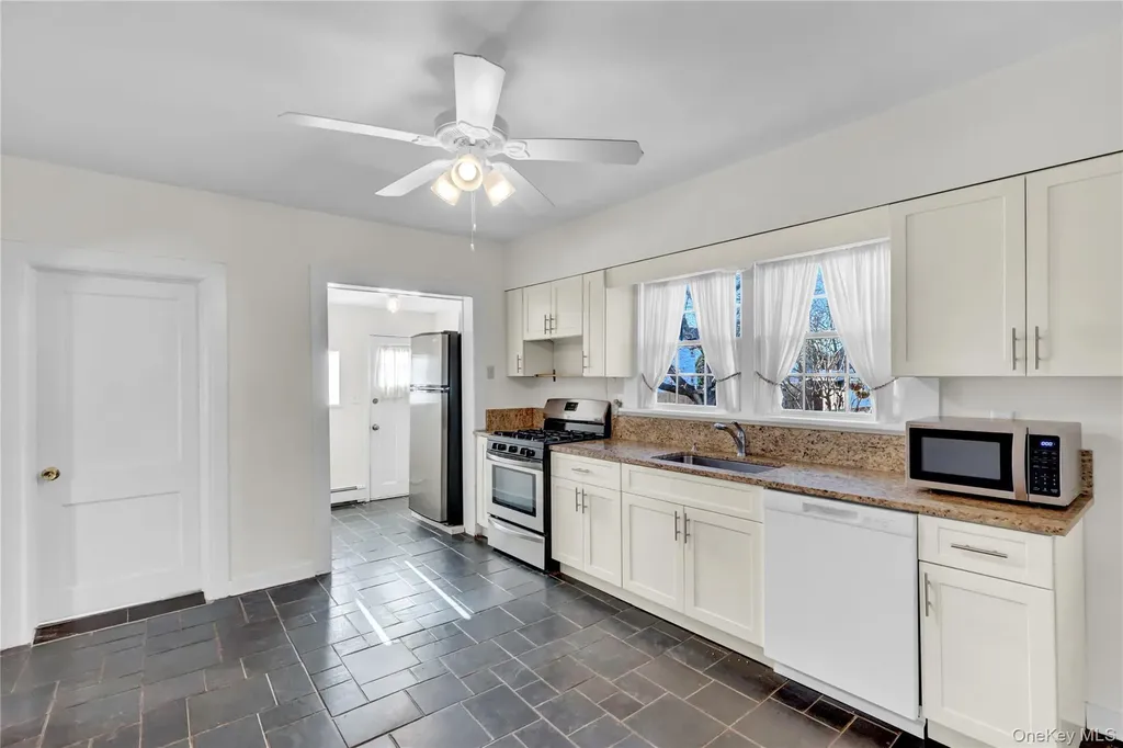 31 Hiawatha Drive Brightwaters NY 11718