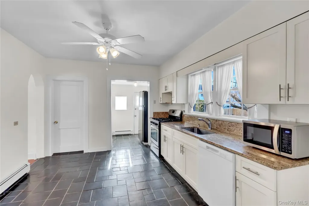 31 Hiawatha Drive Brightwaters NY 11718
