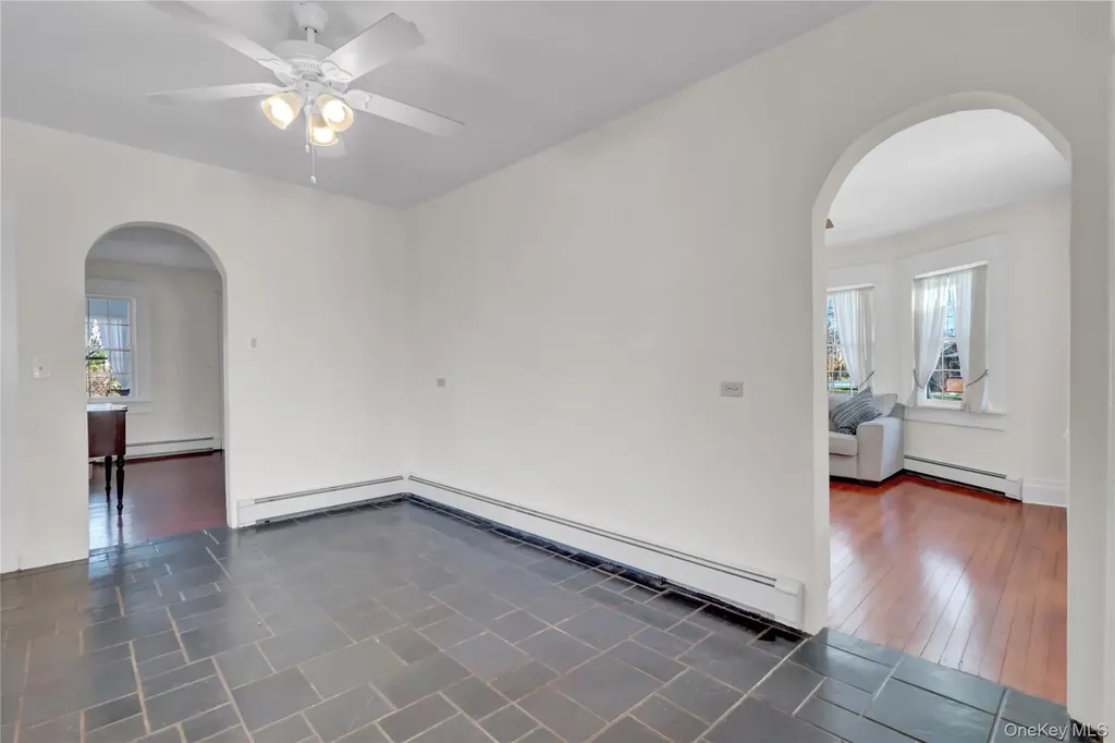 31 Hiawatha Drive Brightwaters NY 11718