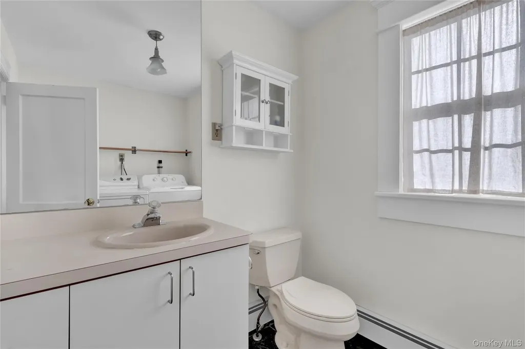 31 Hiawatha Drive Brightwaters NY 11718