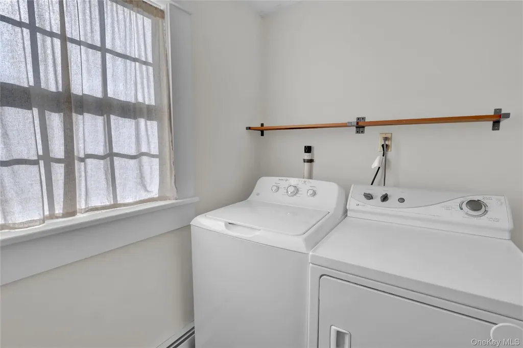 31 Hiawatha Drive Brightwaters NY 11718