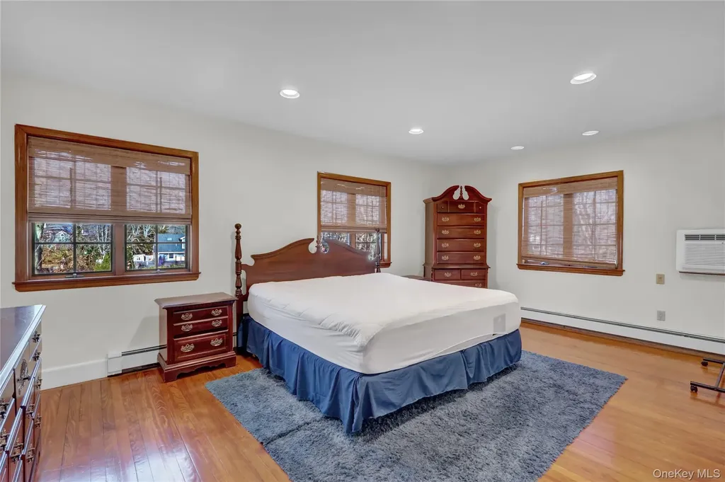 31 Hiawatha Drive Brightwaters NY 11718