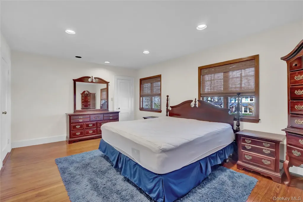 31 Hiawatha Drive Brightwaters NY 11718
