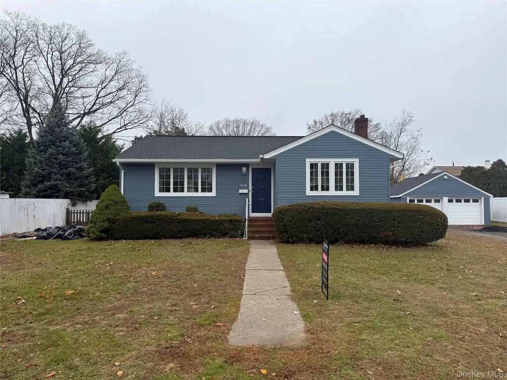 1536 5th Street West Babylon NY 11704