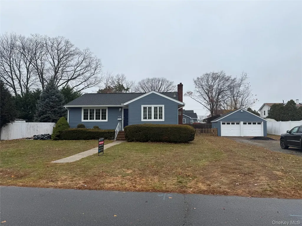 1536 5th Street West Babylon NY 11704
