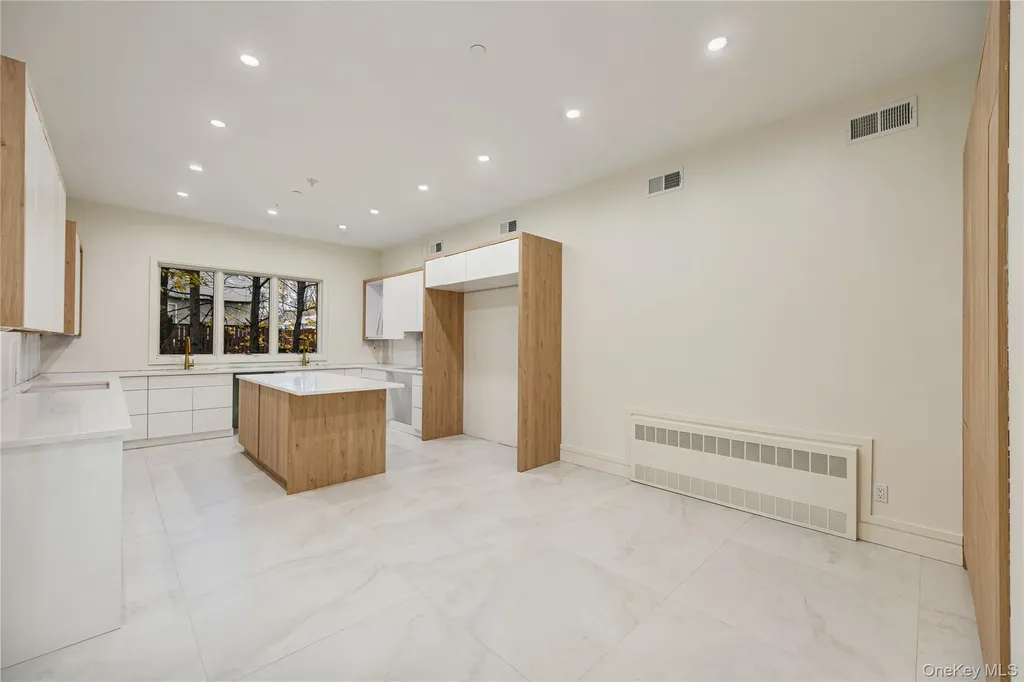 12 Buckman Place Monsey NY 10952