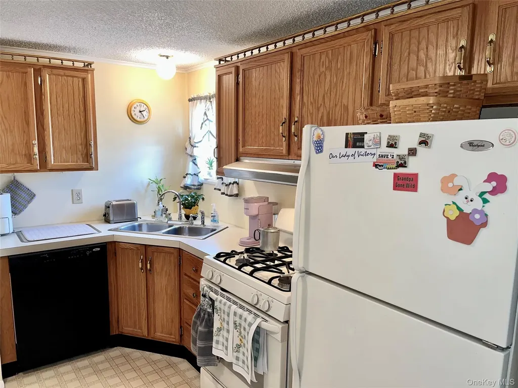 105 North Mountainview Mh Stony Point NY 10950