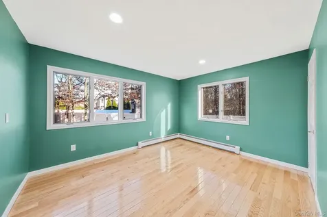 10 Cori Lane Bohemia NY 11716