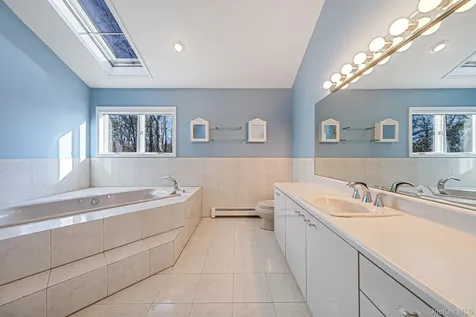 10 Cori Lane Bohemia NY 11716