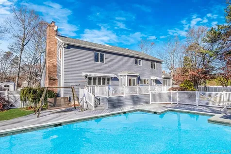 10 Cori Lane Bohemia NY 11716