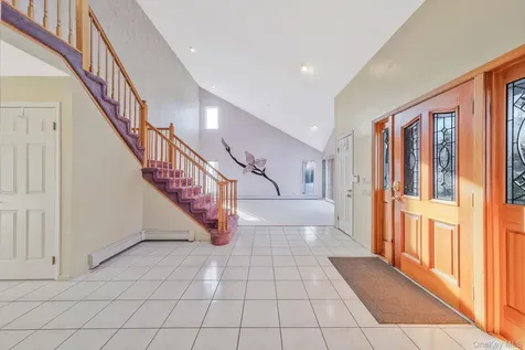 10 Cori Lane Bohemia NY 11716