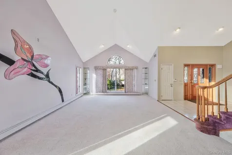 10 Cori Lane Bohemia NY 11716