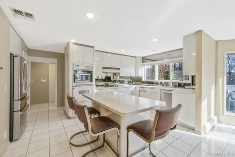 10 Cori Lane Bohemia NY 11716