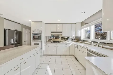 10 Cori Lane Bohemia NY 11716